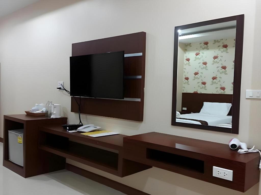 Le Parc Wangnang Hotel Phitsanulok Exterior foto